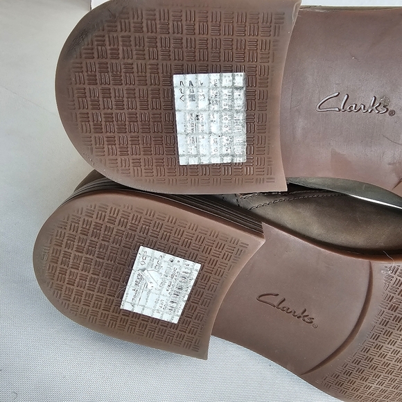 Clarks Collection Camzin Strap Ankle Boots Size 10W Taupe Leather Comfort Bootie - Picture 9 of 14